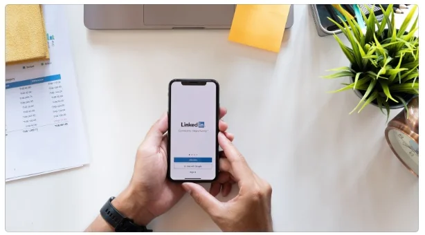 Ilustracja: Jak wykorzystać LinkedIn w marketingu wideo dla Twojej marki?
